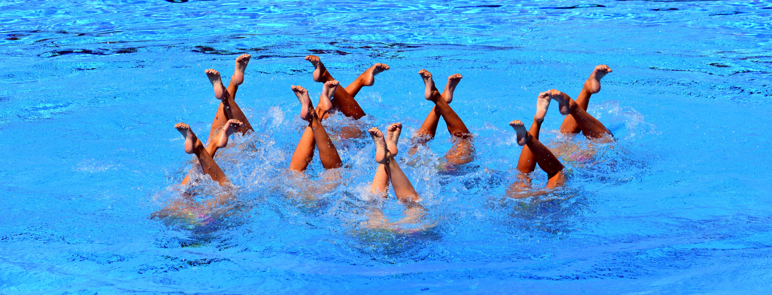 Swim point. Синхронное движение с землей. Синхронные действия позы. Кто ассоциируется с синхронными действиями.